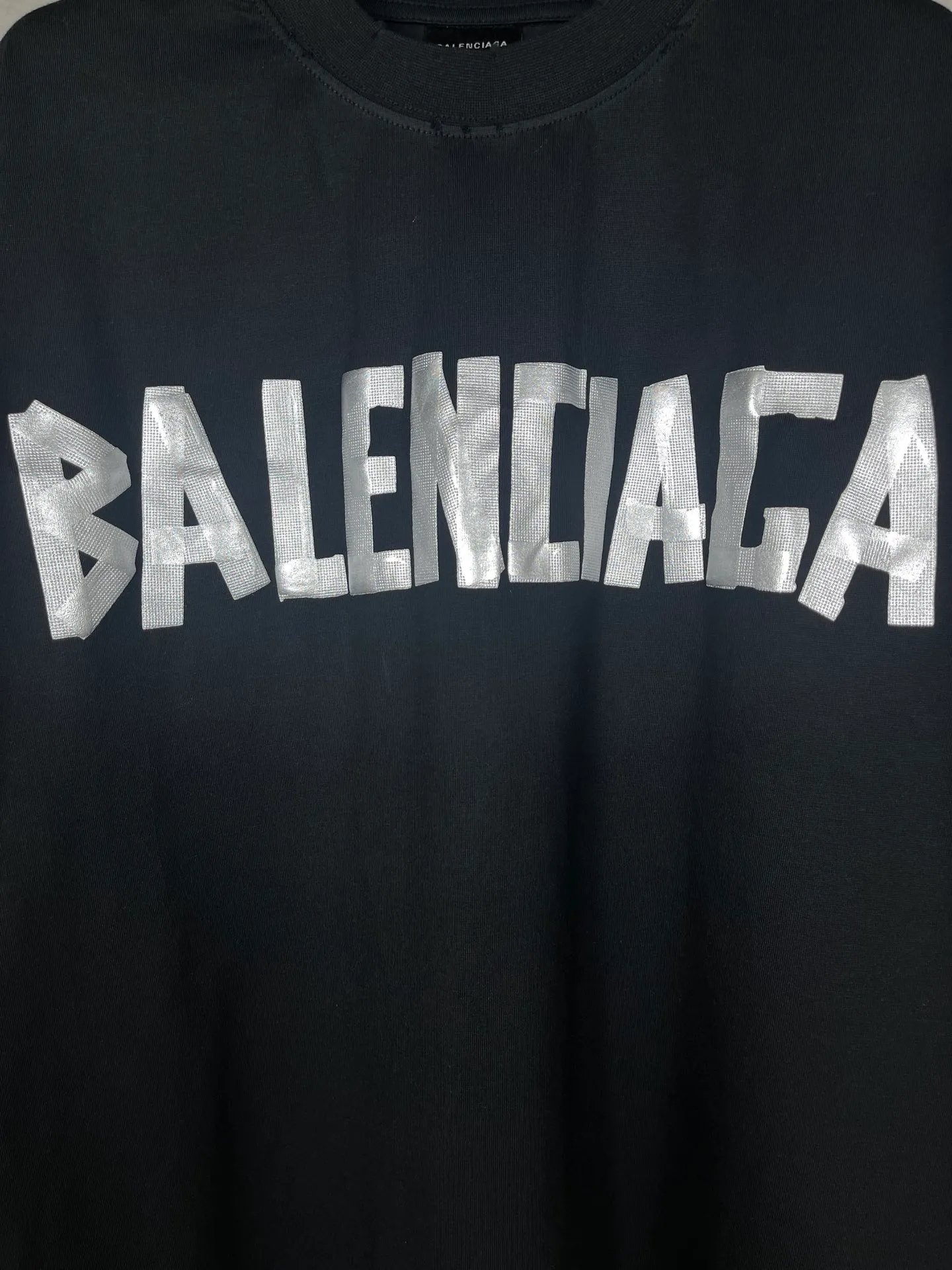 【 . Quality】BALENCI*GA/ .24ss Classic . . T . . ZP . 260 ， . ， ， 。Classic ， . ， 。 . ， 。 ， ， 。 OS . Same Style。 ：BL 223383 ： ， ，Khaki Size：XS S M L
